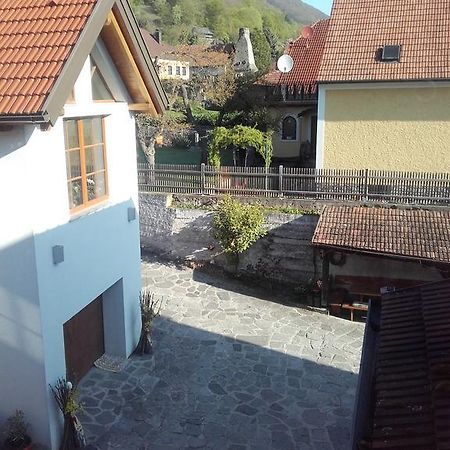 Gaestehaus Schuetz Spitz an der Donau Exterior photo